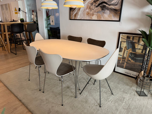 50% OFF - Superellipse dining set by Fritz Hansen